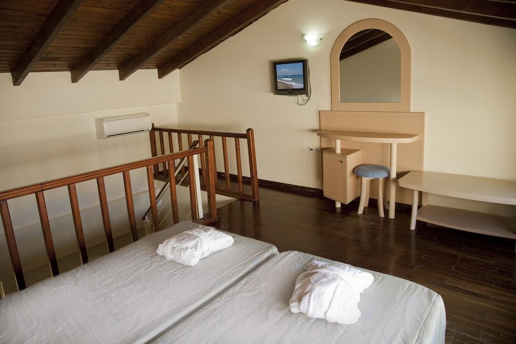 Jo An Beach Hotel Adelianos Kampos Ngoại thất bức ảnh