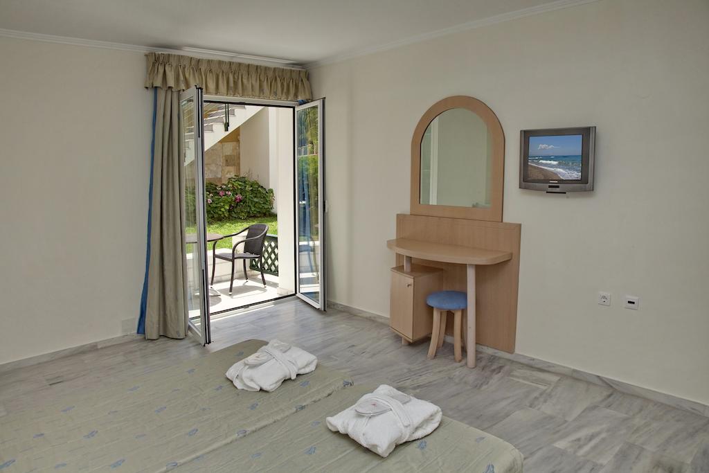 Jo An Beach Hotel Adelianos Kampos Ngoại thất bức ảnh