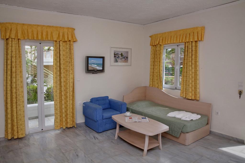 Jo An Beach Hotel Adelianos Kampos Ngoại thất bức ảnh